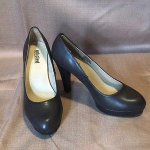 Unlisted brown classic pump size 6.